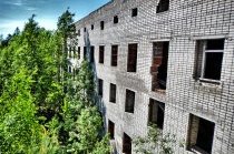 Развалины госпиталя НИИ микробиологии МО СССР в Киров-200